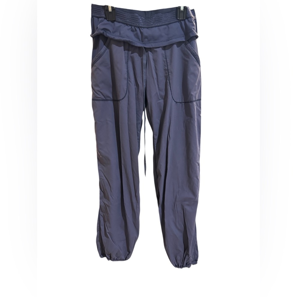 Lululemon mid rise dance studio jogger size 4
